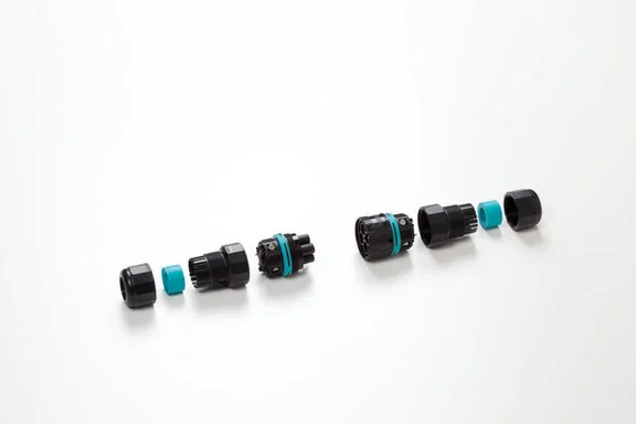 Techno connector plug and socket THB387